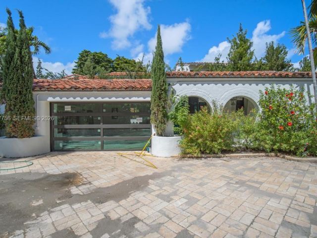 Home for rent at 5661 Pine Tree Dr 0 - photo 7526488