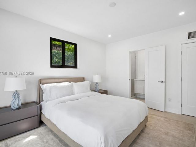 Home for rent at 5661 Pine Tree Dr 0 - photo 7526505