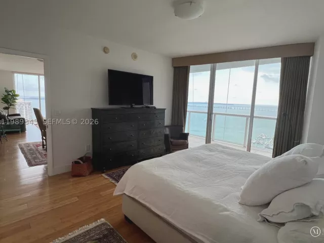 3-bedroom condo for sale in Miami - 495 Brickell Ave 2401 - MondialRealty