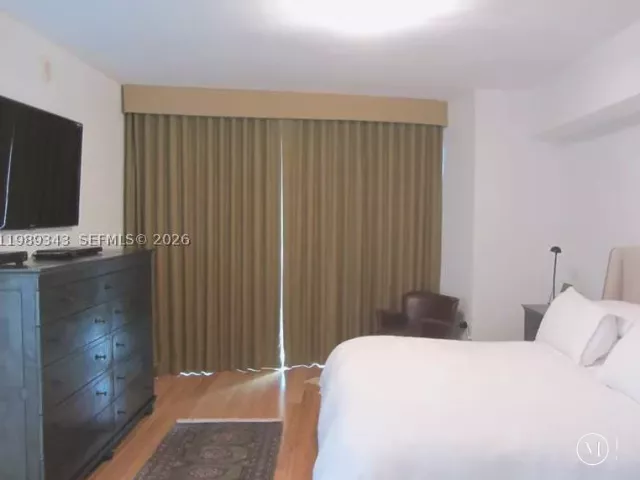 3-bedroom condo for sale in Miami - 495 Brickell Ave 2401 - MondialRealty