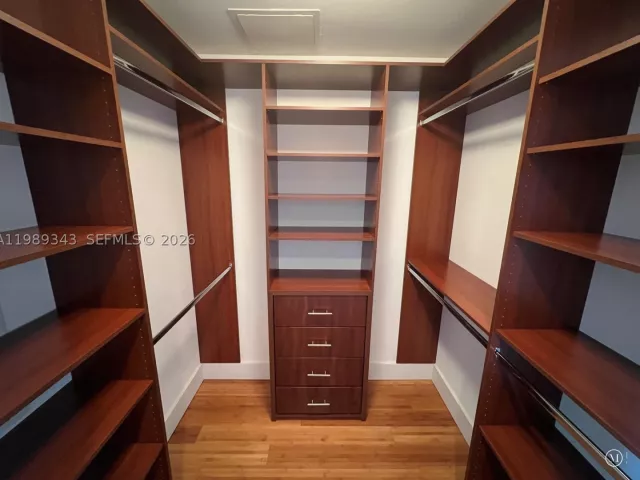 3-bedroom condo for sale in Miami - 495 Brickell Ave 2401 - MondialRealty