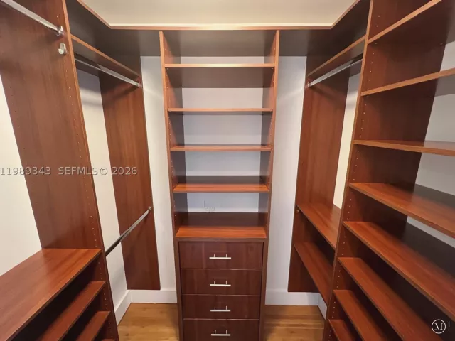 3-bedroom condo for sale in Miami - 495 Brickell Ave 2401 - MondialRealty