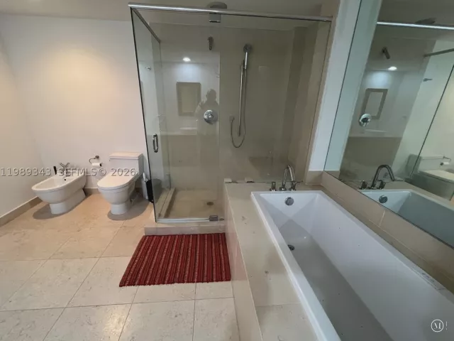 3-bedroom condo for sale in Miami - 495 Brickell Ave 2401 - MondialRealty