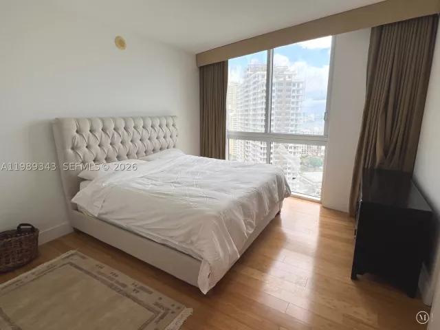 3-bedroom condo for sale in Miami - 495 Brickell Ave 2401 - MondialRealty