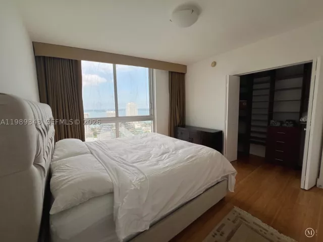 3-bedroom condo for sale in Miami - 495 Brickell Ave 2401 - MondialRealty