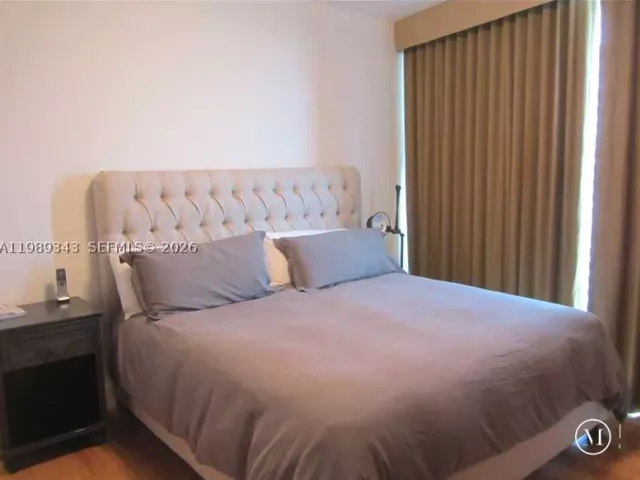 3-bedroom condo for sale in Miami - 495 Brickell Ave 2401 - MondialRealty