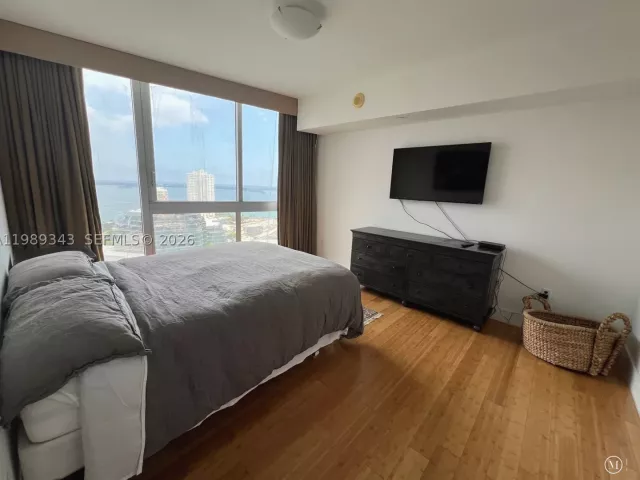 3-bedroom condo for sale in Miami - 495 Brickell Ave 2401 - MondialRealty