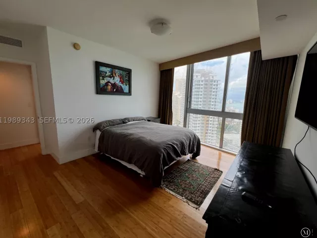 3-bedroom condo for sale in Miami - 495 Brickell Ave 2401 - MondialRealty