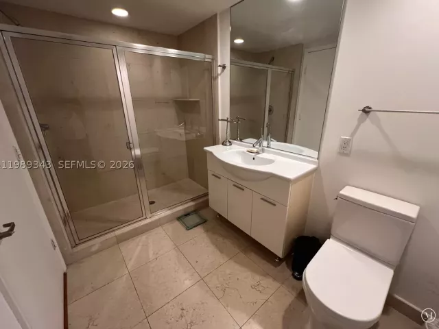 3-bedroom condo for sale in Miami - 495 Brickell Ave 2401 - MondialRealty
