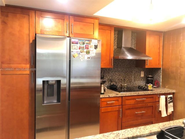 Home for rent at 3027 NE 183rd Ln 27 - photo 7526533