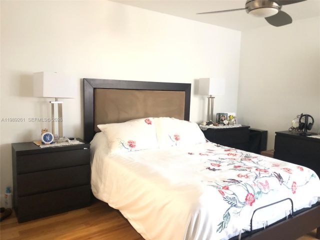 Home for rent at 3027 NE 183rd Ln 27 - photo 7526536