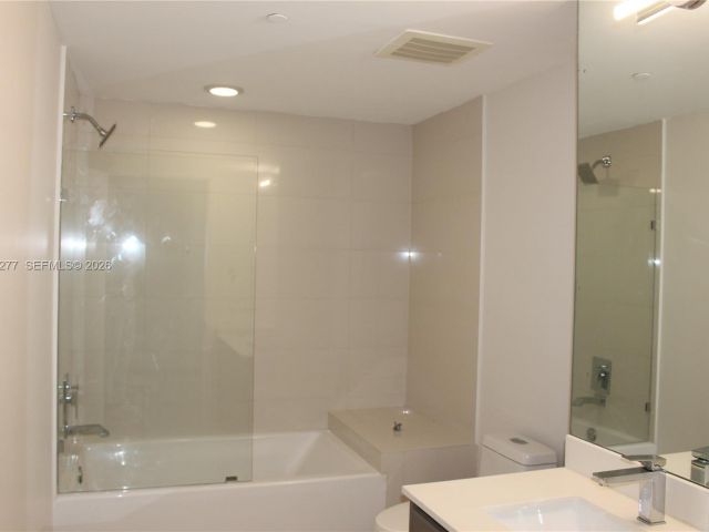 Apartment for rent  Unit #2705 - photo 7527805