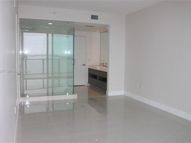 Apartment for rent  Unit #2705 - photo 7527809