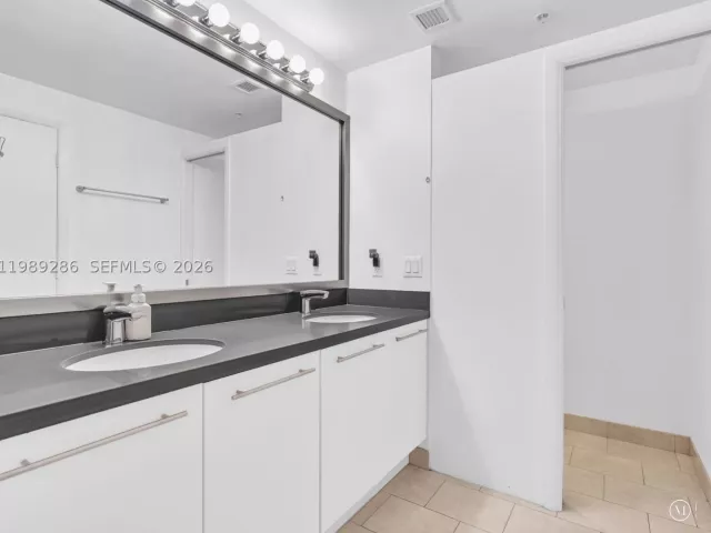 2-bedroom condo for sale in Miami - 90 SW 3rd St 2013 - MondialRealty