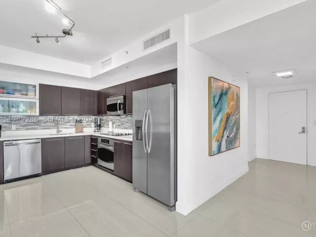 2-bedroom condo for sale in Miami - 90 SW 3rd St 2013 - MondialRealty