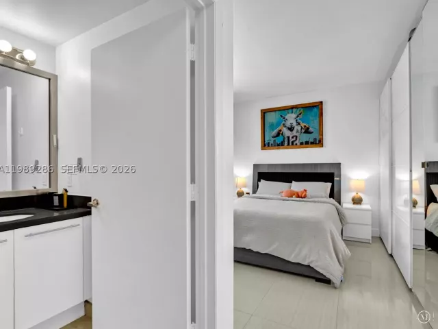 2-bedroom condo for sale in Miami - 90 SW 3rd St 2013 - MondialRealty