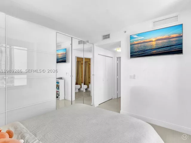 2-bedroom condo for sale in Miami - 90 SW 3rd St 2013 - MondialRealty