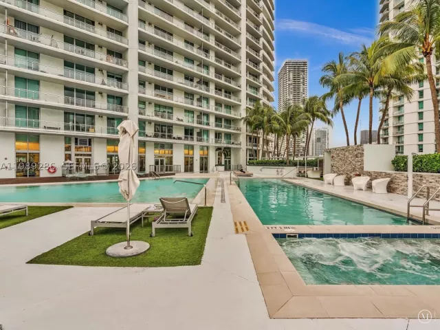 2-bedroom condo for sale in Miami - 90 SW 3rd St 2013 - MondialRealty