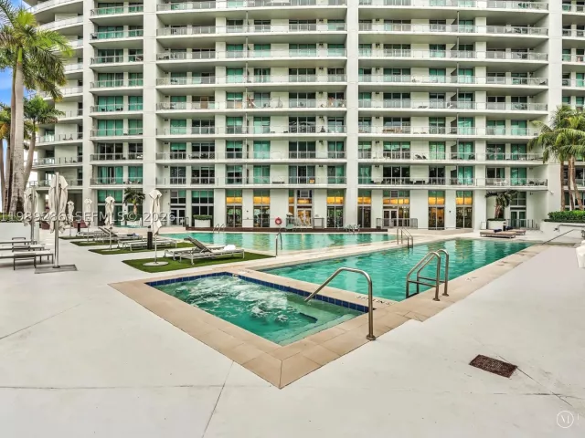 2-bedroom condo for sale in Miami - 90 SW 3rd St 2013 - MondialRealty