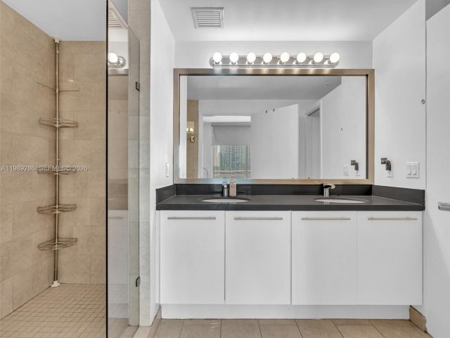 Apartment for sale  Unit #2013 - photo 7527543