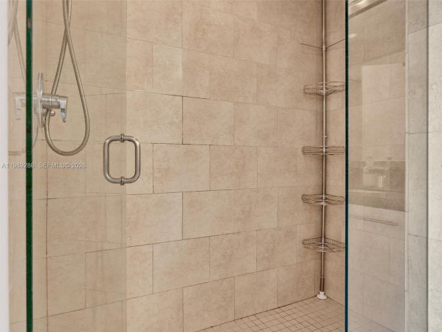 Apartment for sale  Unit #2013 - photo 7527544