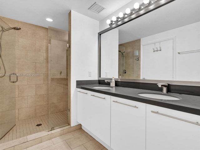 Apartment for sale  Unit #2013 - photo 7527545