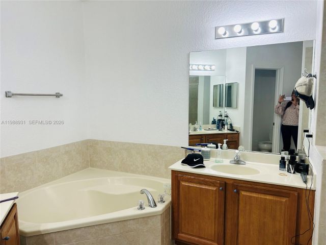 Home for rent at 10963 NW 87th Ln 10963 - photo 7526251