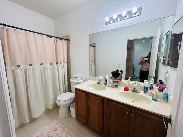 Home for rent at 10963 NW 87th Ln 10963 - photo 7526256