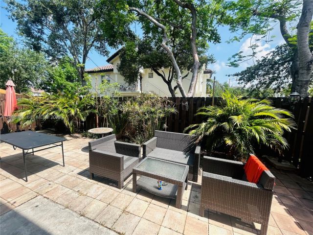 Home for rent at 10963 NW 87th Ln 10963 - photo 7526257