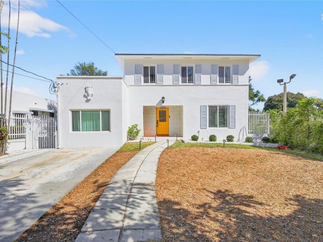 Home for sale at 2431 SW 4th St - photo 7526889