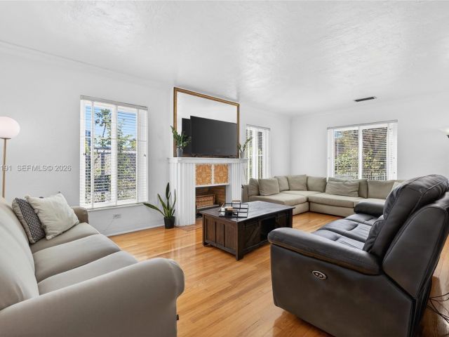 Home for sale at 2431 SW 4th St - photo 7526892