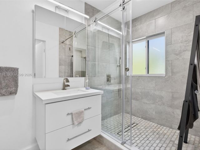 Home for sale at 2431 SW 4th St - photo 7526897