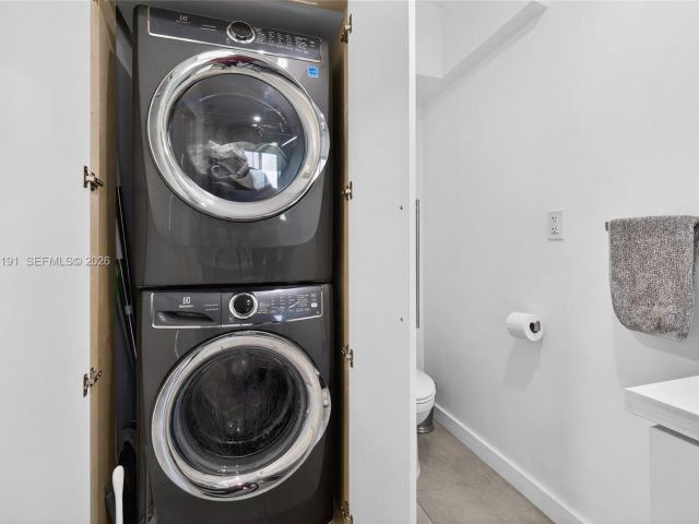 Home for sale at 2431 SW 4th St - photo 7526898