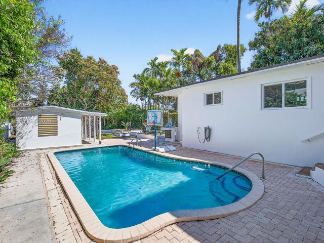 Home for sale at 2431 SW 4th St - photo 7526907