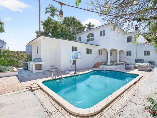 Home for sale at 2431 SW 4th St - photo 7526908