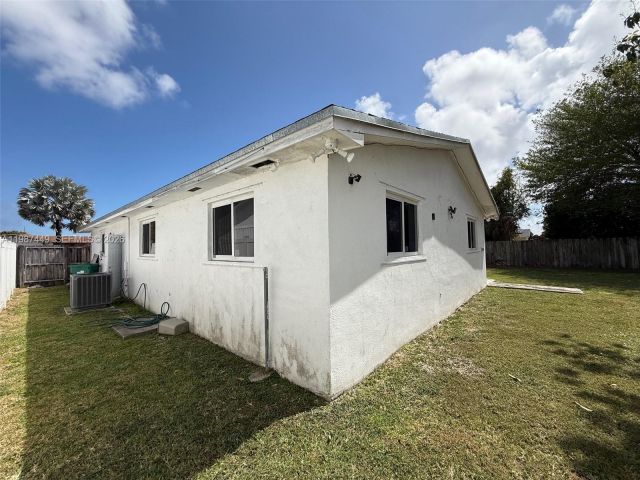 Home for sale at 17424 SW 108th Ct - photo 7526945