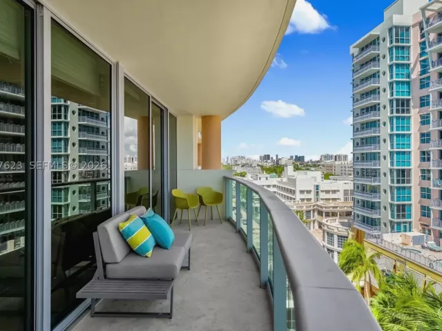 3-bedroom condo for rent in Miami Beach - 1455 Ocean Dr 909 - MondialRealty