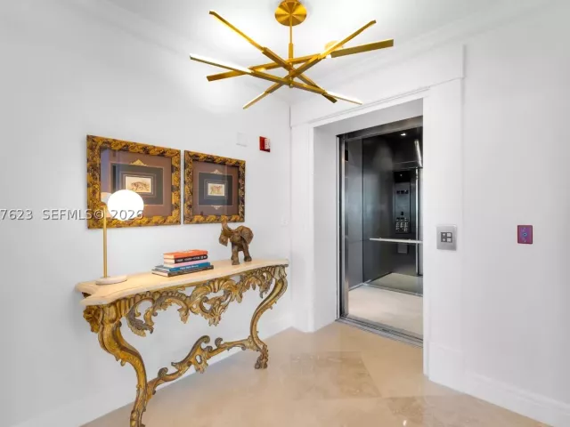 3-bedroom condo for rent in Miami Beach - 1455 Ocean Dr 909 - MondialRealty