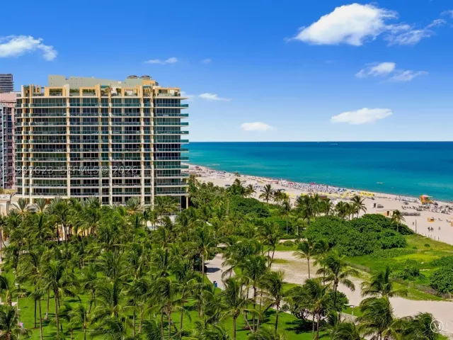 3-bedroom condo for rent in Miami Beach - 1455 Ocean Dr 909 - MondialRealty