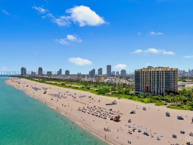 3-bedroom condo for rent in Miami Beach - 1455 Ocean Dr 909 - MondialRealty