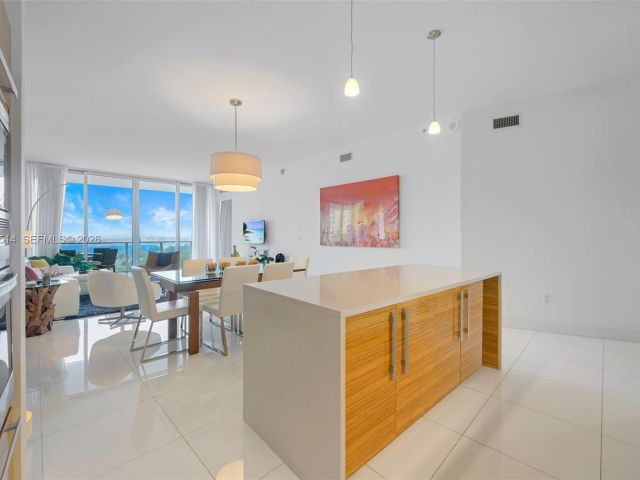 Apartment for rent  Unit #803 - photo 7527835