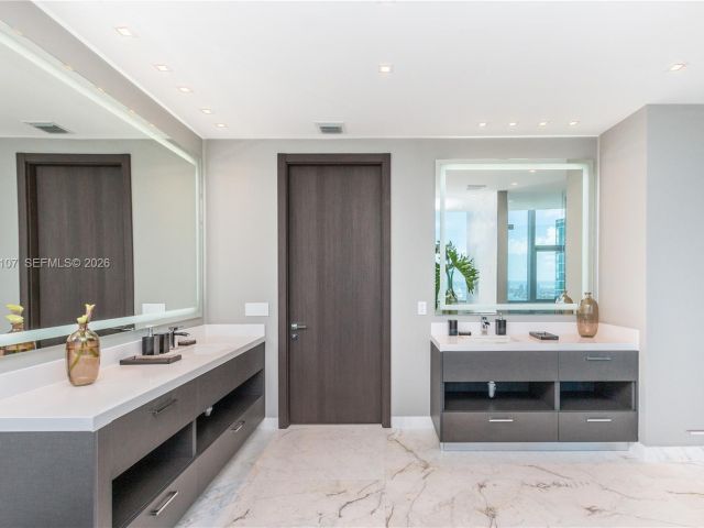 Apartment for rent  Unit #PH 4611 - photo 7527643