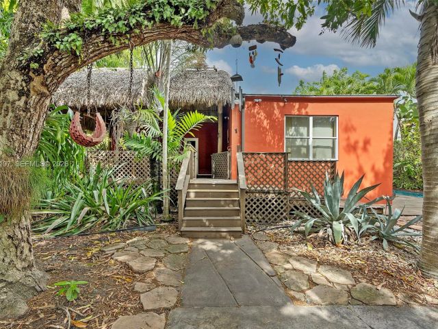 Home for sale at 120 SW 24th Rd - photo 7526927