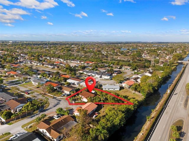 Home for sale at 4210 SW 134th Ave - photo 7526955