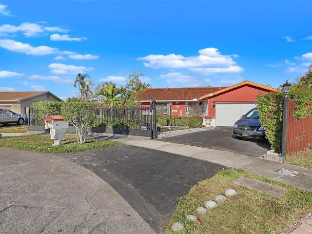 Home for sale at 4210 SW 134th Ave - photo 7526957