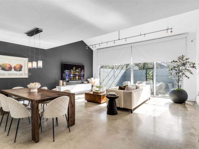 3-bedroom home for sale in Miami - 13340 SW 91st Ter B - MondialRealty