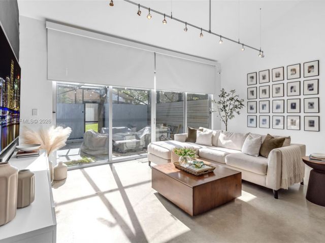 3-bedroom home for sale in Miami - 13340 SW 91st Ter B - MondialRealty