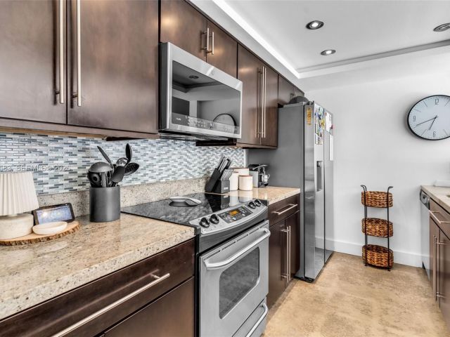 3-bedroom home for sale in Miami - 13340 SW 91st Ter B - MondialRealty