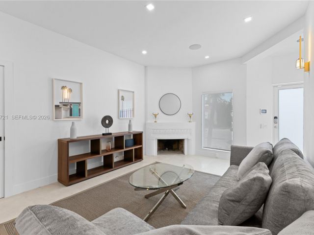 Home for sale at 8926 Emerson Ave - photo 7526127