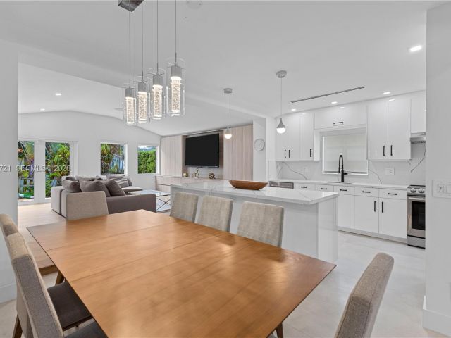 Home for sale at 8926 Emerson Ave - photo 7526129